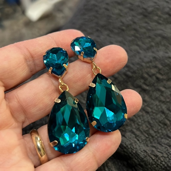 NWT Blue Rhinestone Earrings - Picture 3 of 4